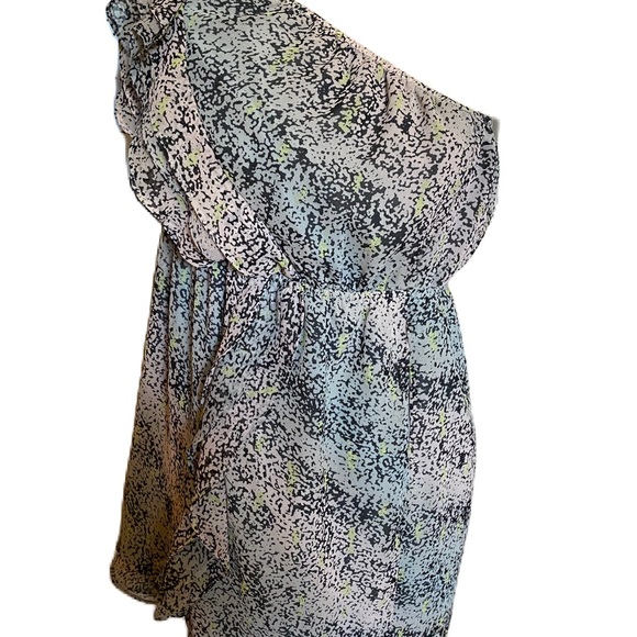 BCBGeneration Dresses & Skirts - BCBG Generation dress. Size large